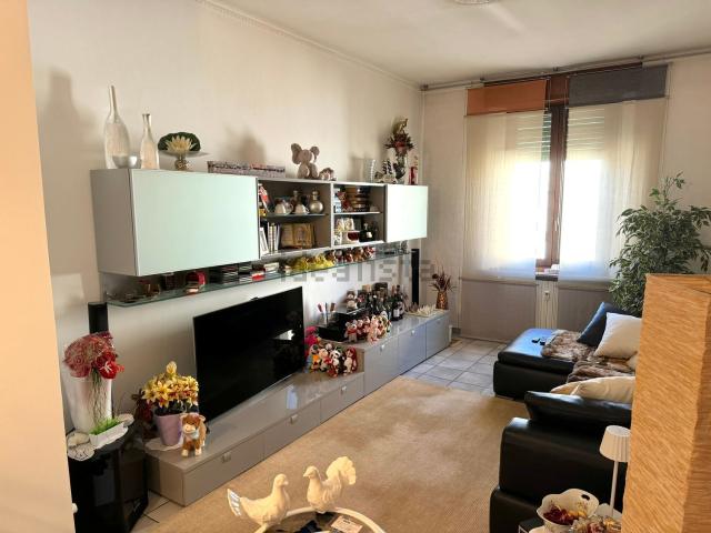 Appartamento in vendita di 104 m² in Via Giovanni Pascoli, 17