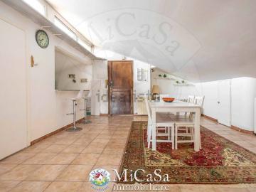 Appartamento in vendita di 104 m² in Via degli Oleandri, 8