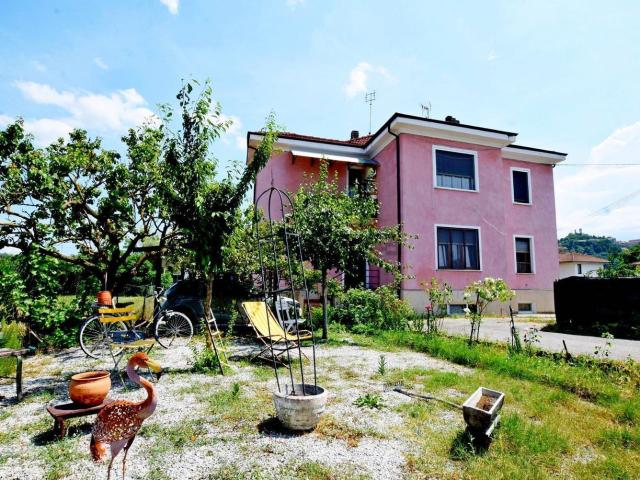 Appartamento in vendita di 104 m² in Via delle Langhe, 50