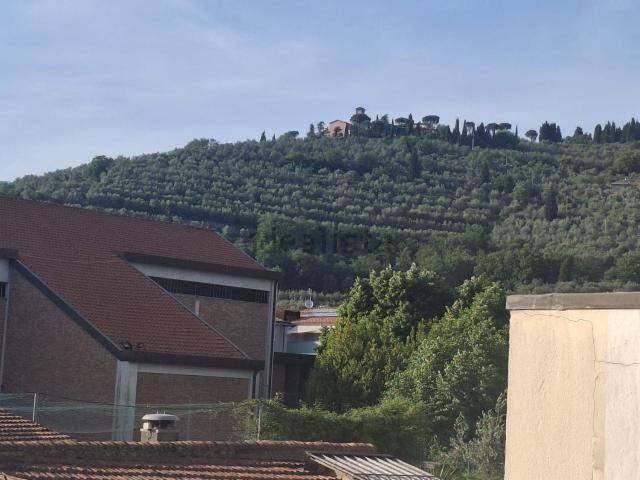 Appartamento in vendita di 104 m² in Via di Calenzano, 60