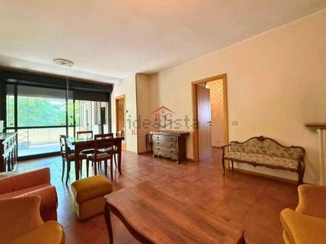 Appartamento in vendita di 104 m² in Via Emilia All&apos Ospizio, 29