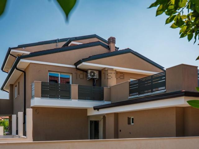 Appartamento in vendita di 104 m² in Via Firenze, 12