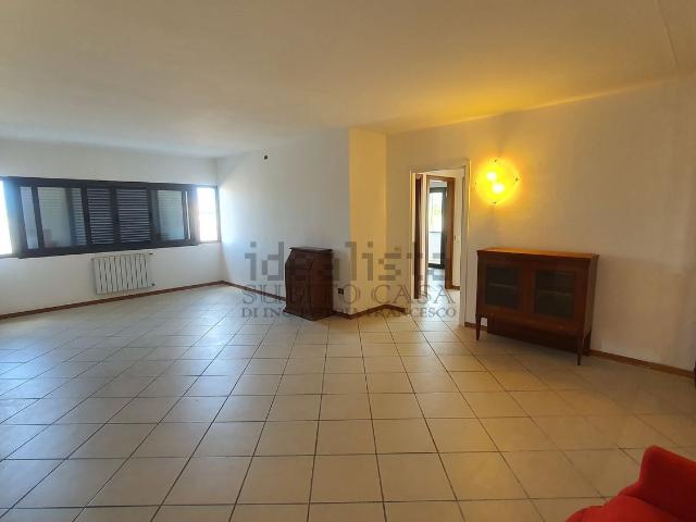 Appartamento in vendita di 104 m² in Via Lenin, 122
