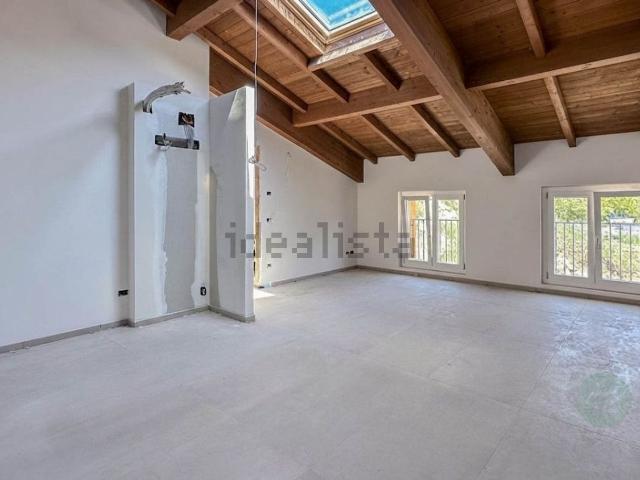 Appartamento in vendita di 104 m² in Via Nuova Ponente, 26