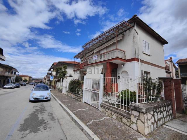 Appartamento in vendita di 104 m² in Via Salvatore Pescatore, 36