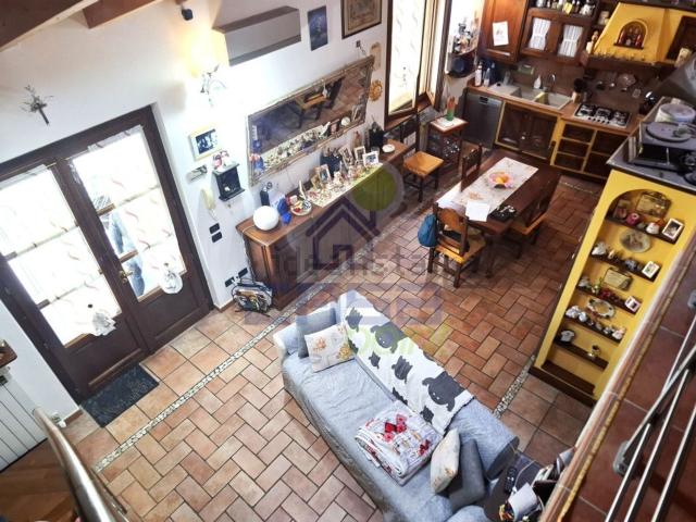 Appartamento in vendita di 104 m² in Via San Pietro in Corte Secca