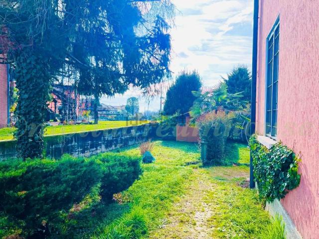 Appartamento in vendita di 104 m² in Via per Castronno