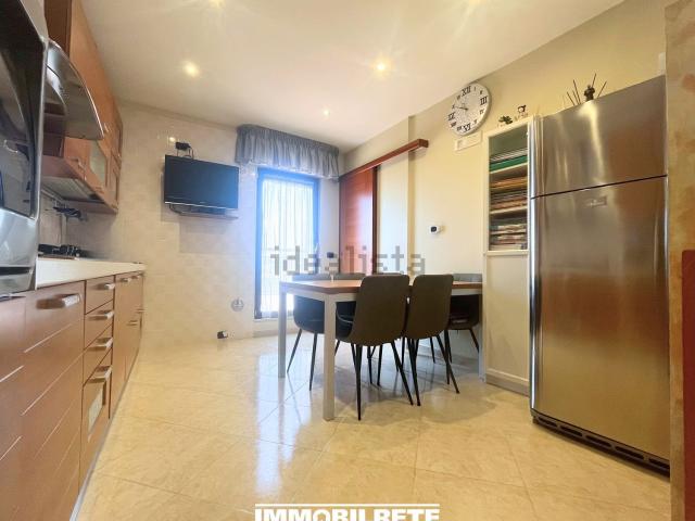 Appartamento in vendita di 104 m² in Via Ugo Foscolo