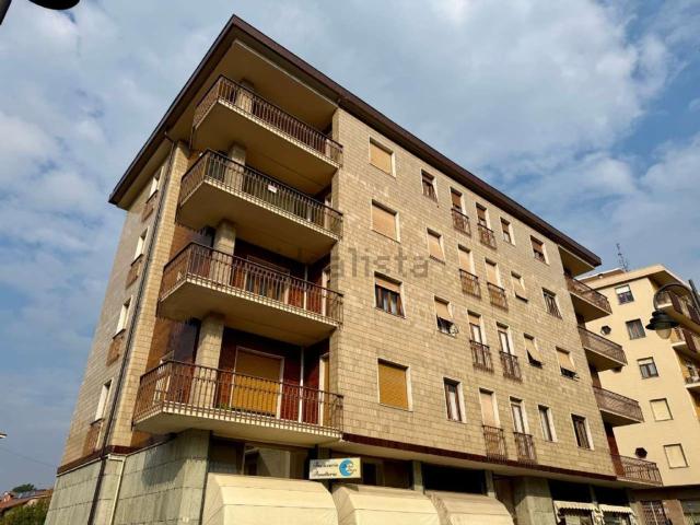 Appartamento in vendita di 104 m² in Viale Divisione Cuneense