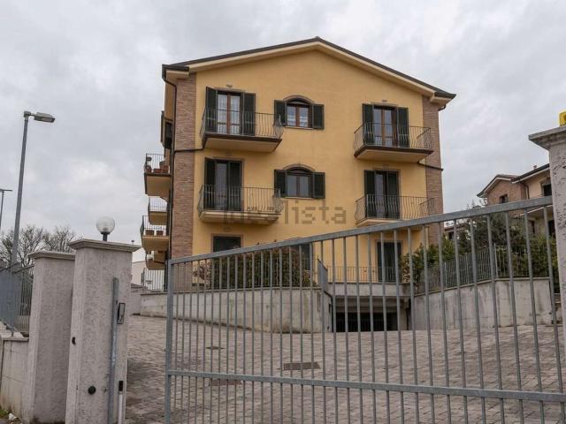 Appartamento in vendita di 104 m² in Contrada Palombara, 7