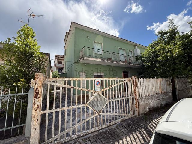 Appartamento in vendita di 105 m² in Via Cornelio Cetego, 19