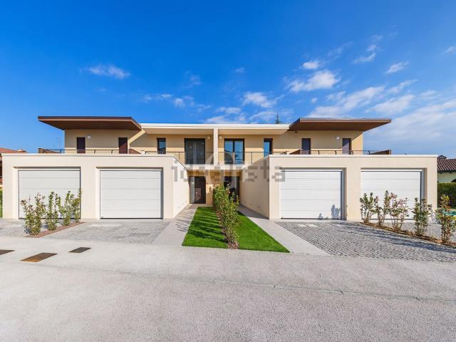 Appartamento in vendita di 105 m² in Via Costantino il Grande, 96
