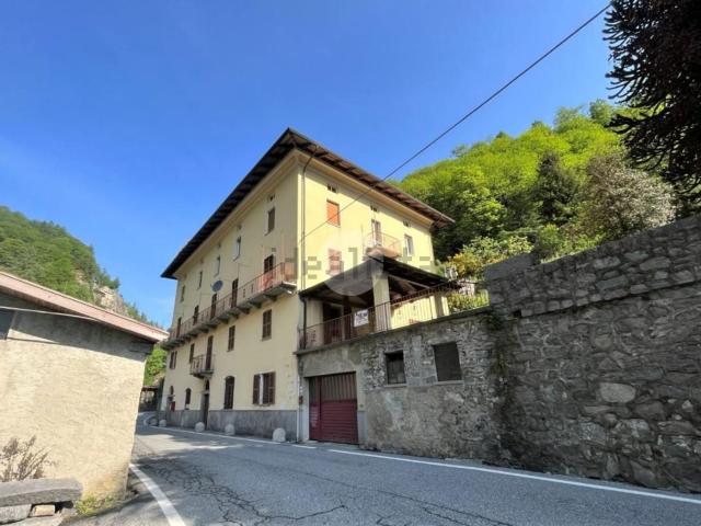 Appartamento in vendita di 105 m² in Via Caduti per la Libertà, 26