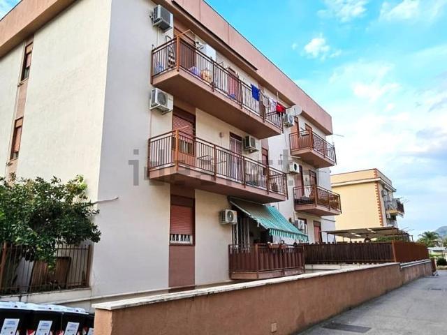 Appartamento in vendita di 105 m² in Via Cruillas, 83