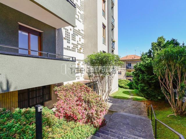 Appartamento in vendita di 105 m² in Via Angelo Longoni