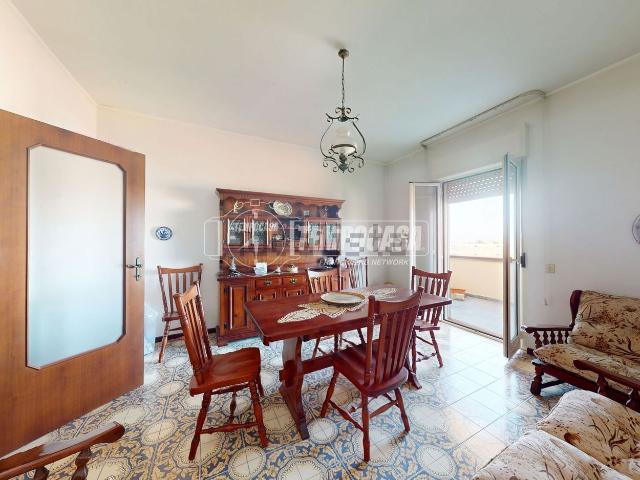 Appartamento in vendita di 111 m² in Via Achille Grandi, 17