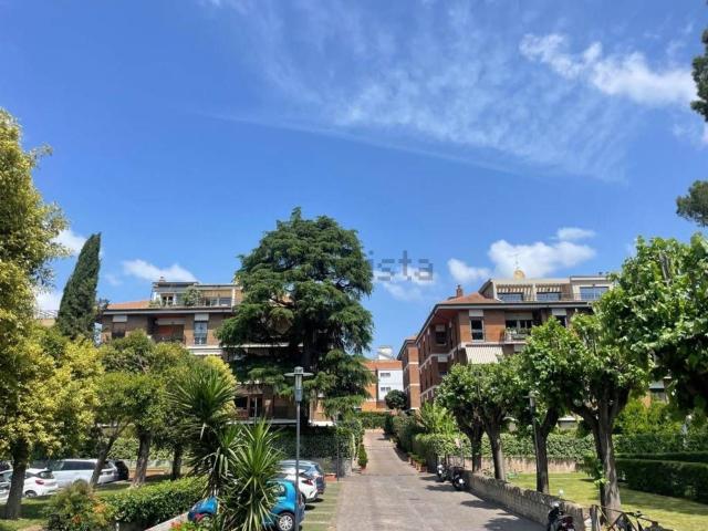 Appartamento in vendita di 105 m² in Via Aurelia Antica