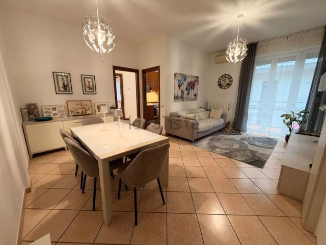 Appartamento in vendita di 105 m² in Via Bellinzona, 40