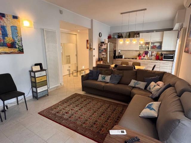 Appartamento in vendita di 105 m² in Via Genova, 8