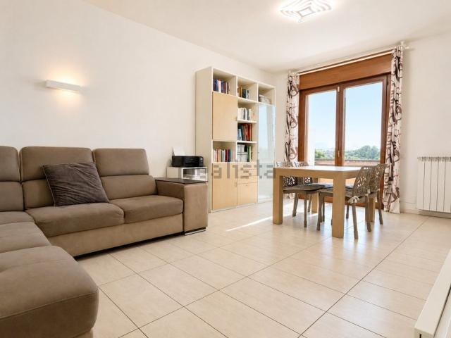 Appartamento in vendita di 105 m² in Via Giovanni Pascoli