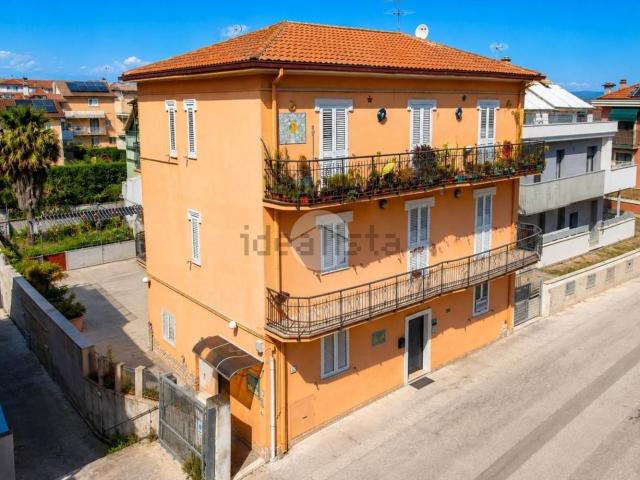 Appartamento in vendita di 105 m² in Via Guglielmo Oberdan, 33