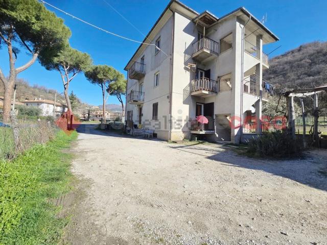Appartamento in vendita di 105 m² in Via degli Appennini, 11
