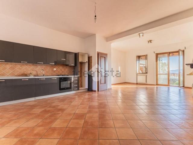 Appartamento in vendita di 105 m² in Via dei Platani, 751