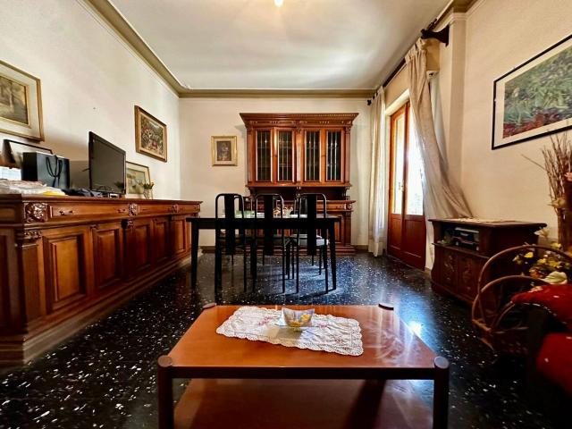 Appartamento in vendita di 105 m² in Via del Lago, 10