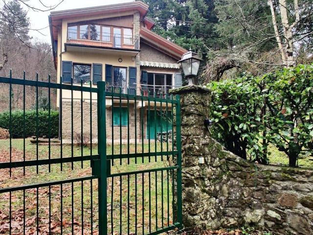 Appartamento in vendita di 105 m² in Via del Rampollo