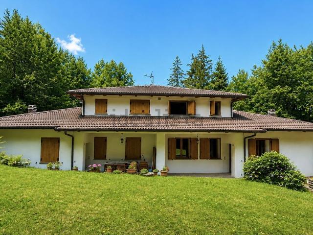 Appartamento in vendita di 105 m² in Via Dino Zenzocchi