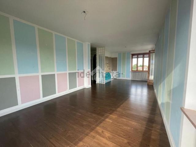 Appartamento in vendita di 105 m² in Via Foscolo, 1
