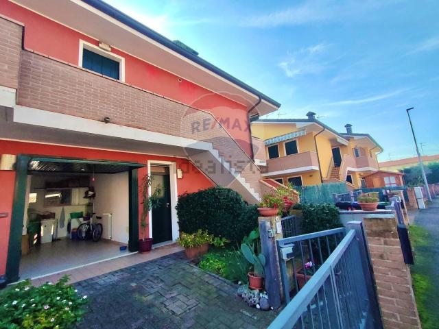 Appartamento in vendita di 105 m² in Via Federico Fellini, 19