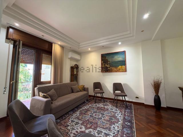 Appartamento in vendita di 105 m² in Via Francesco Brighindi, 37