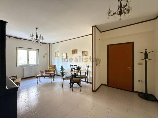 Appartamento in vendita di 105 m² in Via Francesco Petrarca, 25