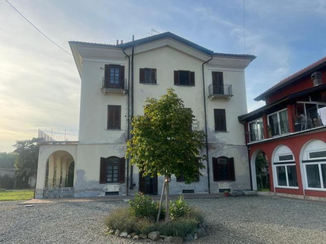 Appartamento in vendita di 105 m² in Via Lanificio Azario, 46