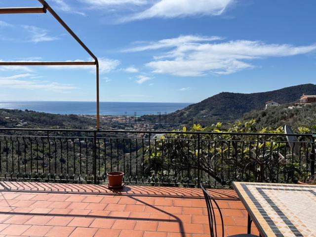 Appartamento in vendita di 105 m² in Via le Fontane, 31