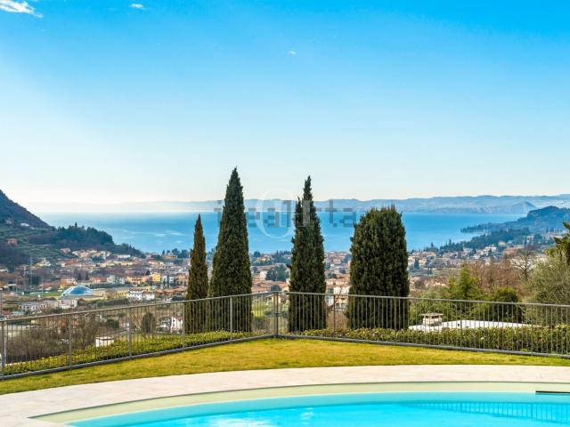 Appartamento in vendita di 105 m² in Via le Sponde
