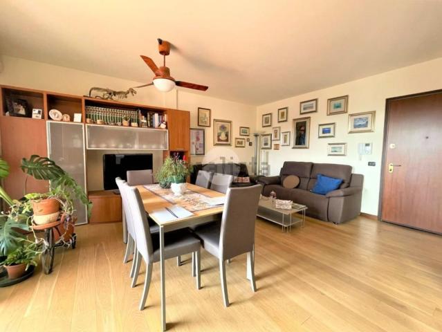 Appartamento in vendita di 105 m² in Via Luigi Pinelli, 24