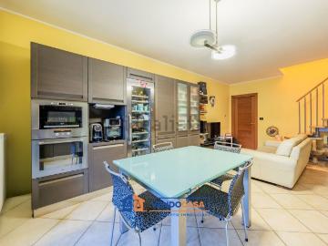 Appartamento in vendita di 105 m² in Via Maestra, 158
