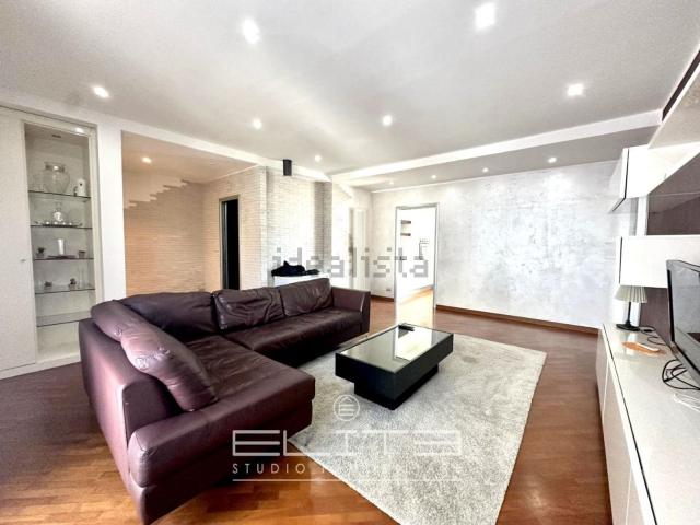 Appartamento in vendita di 105 m² in Via Mario Torresi