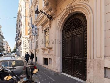 Appartamento in vendita di 105 m² in Via Sicilia, 42