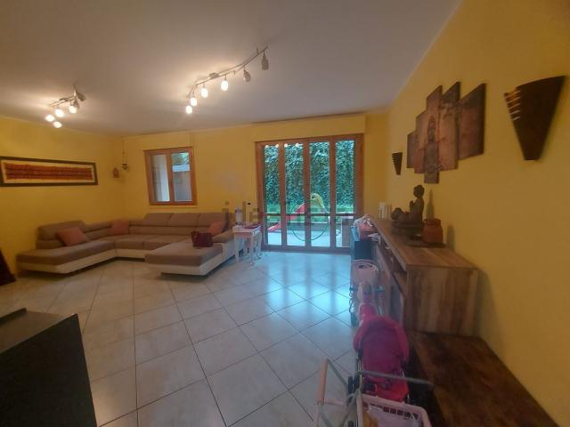 Appartamento in vendita di 105 m² in Via Pier Santi Mattarella