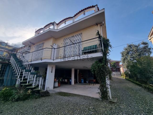 Appartamento in vendita di 105 m² in Via R. Pezzani, 23
