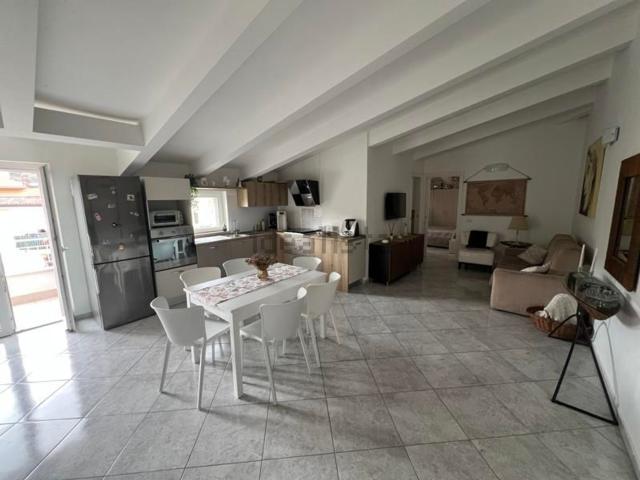 Appartamento in vendita di 105 m² in Via Trieste