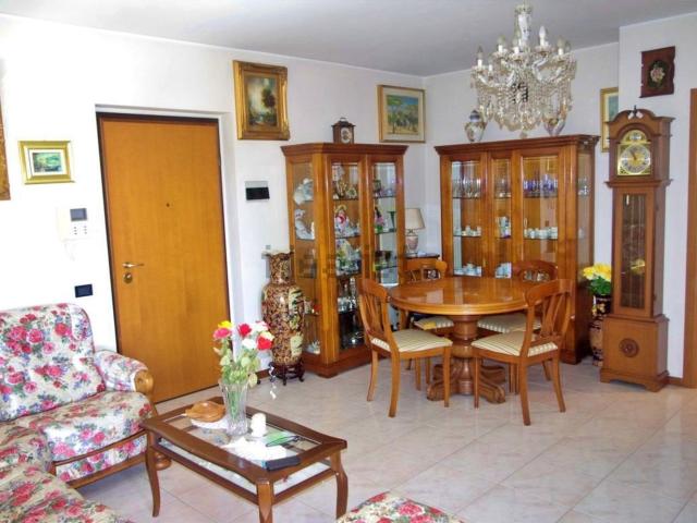 Appartamento in vendita di 105 m² in Via Varese
