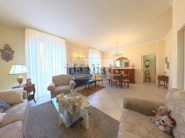 Appartamento in vendita di 105 m² in Viale Ugo Foscolo