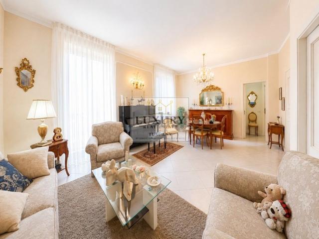 Appartamento in vendita di 105 m² in Viale Ugo Foscolo