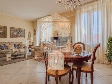 Appartamento in vendita di 105 m² in Viale Ugo Foscolo, 30