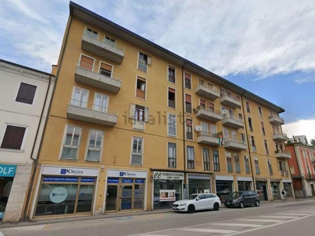 Appartamento in vendita di 105 m² in Viale Verona, 32