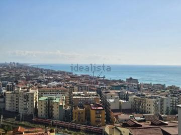 Appartamento in vendita di 105 m² in Viale delle Ginestre, 21